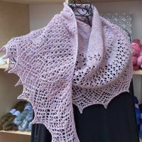 Crescent-Shaped Shawl *CrazyDaisy*