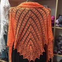 Crescent-Shaped Shawl *Rosmerta*