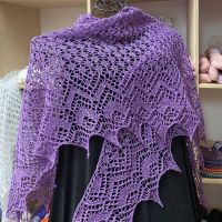 Crescent-Shaped Shawl *Minerva*