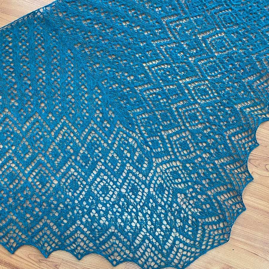 Crescent-Shaped Shawl *Alayne*