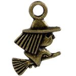 Anhänger Hexe auf Besen bronzefarben