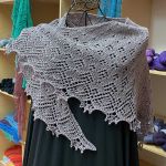 Crescent-Shaped Shawl *Julevienne*