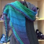 Triangular Shawl *LadyMinka*