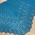 Crescent-Shaped Shawl *Alayne*