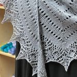 Crescent-Shaped Shawl *LazyVicky*