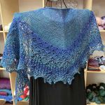 Crescent-Shaped Shawl *LazyLara*